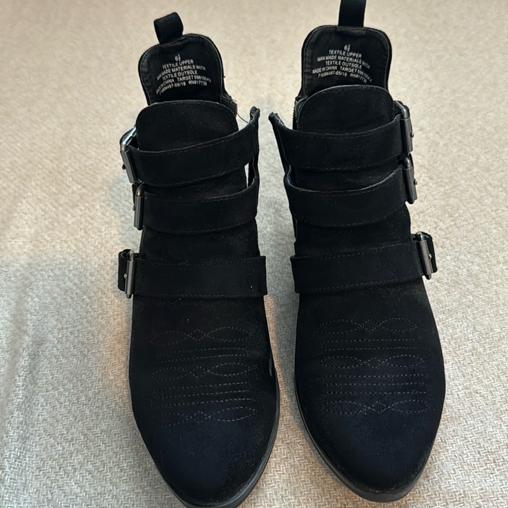 Universal Thread Ankle Boot